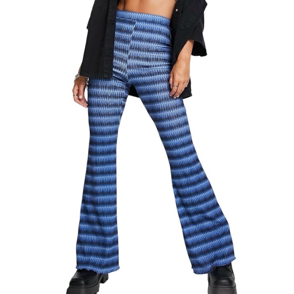 New ASOS Wavy Stripe Print Ribbed Flared Leg Pull On Pants Ombre Blue Size 4 - Picture 2 of 16